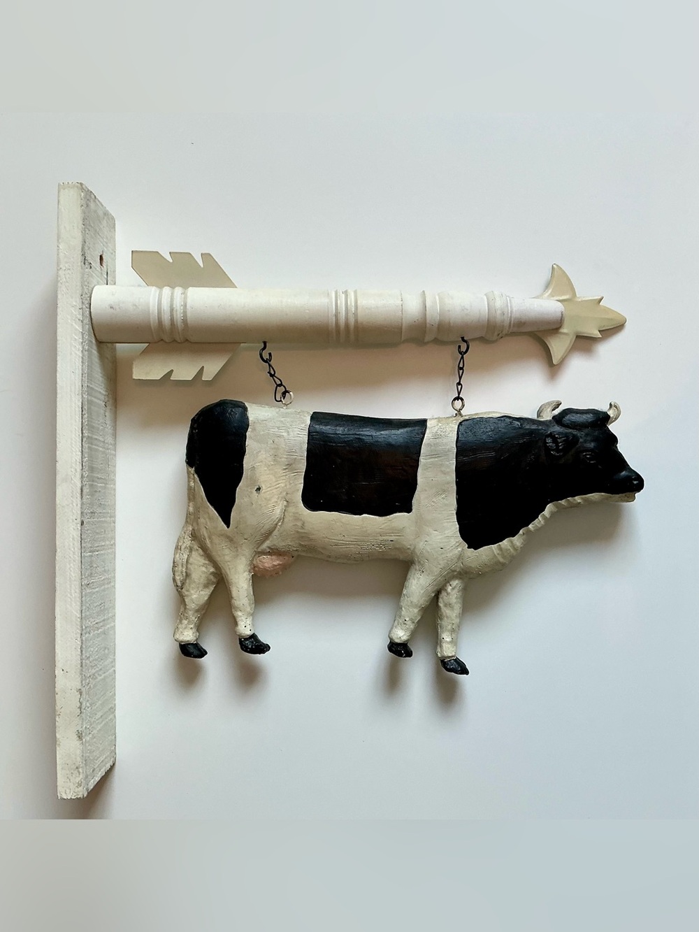 Farmhouse Arrow & Cow Decor